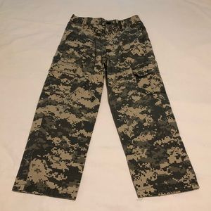 [Trooper] Camo Pants Boys Small.  SOLD